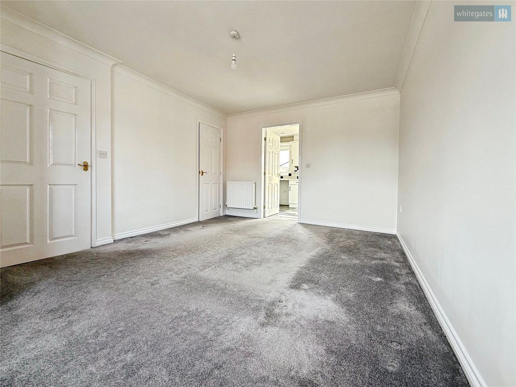 Property photo 2 of 15 Picture No. 18