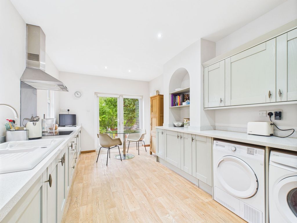 Property photo 2 of 21 Breakfast Kitchen