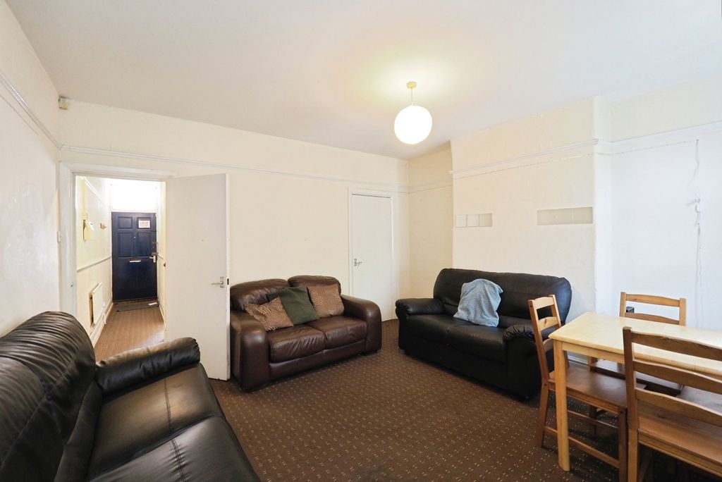 Property photo 3 of 17 Photo