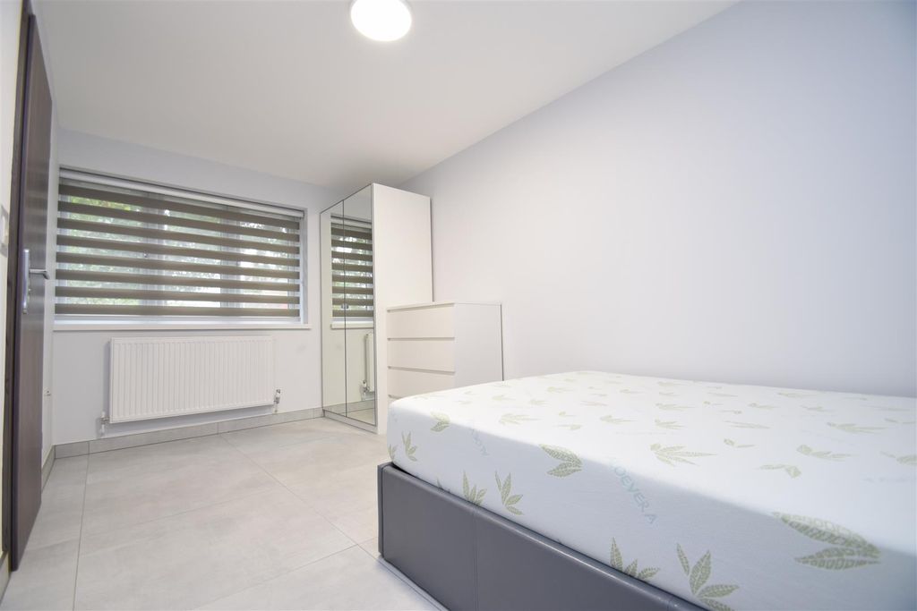 Property photo 1 of 5 Studio