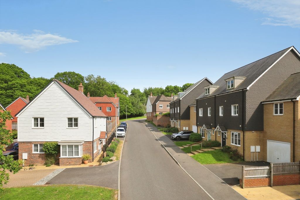 Additional image 15 of 5 bed town house for saleMillennium Way, Heathfield, East Sussex TN21