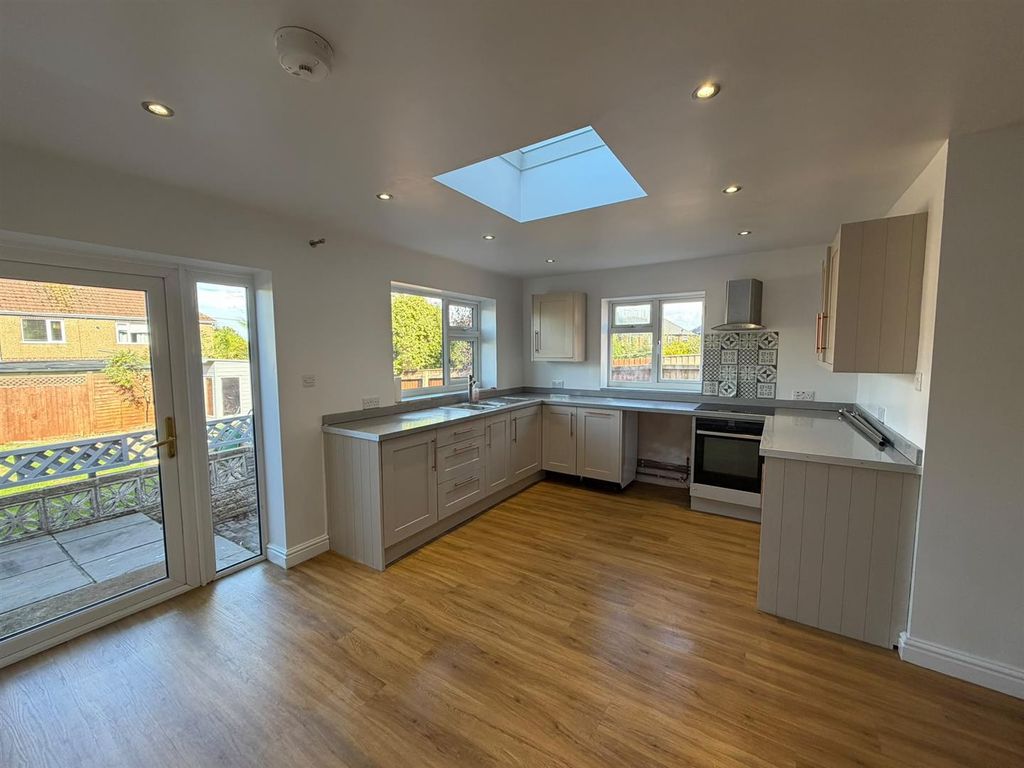 Property photo 3 of 16 d13E13c9-9Dac-4556-93Ae-19692E4B6165.Jpg