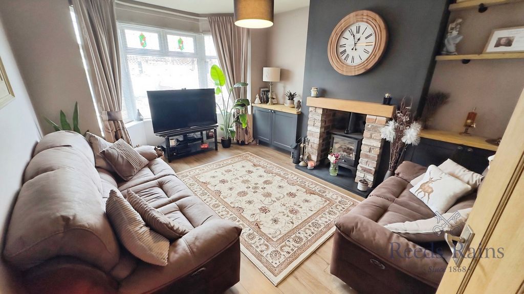 Property photo 2 of 16 Lounge