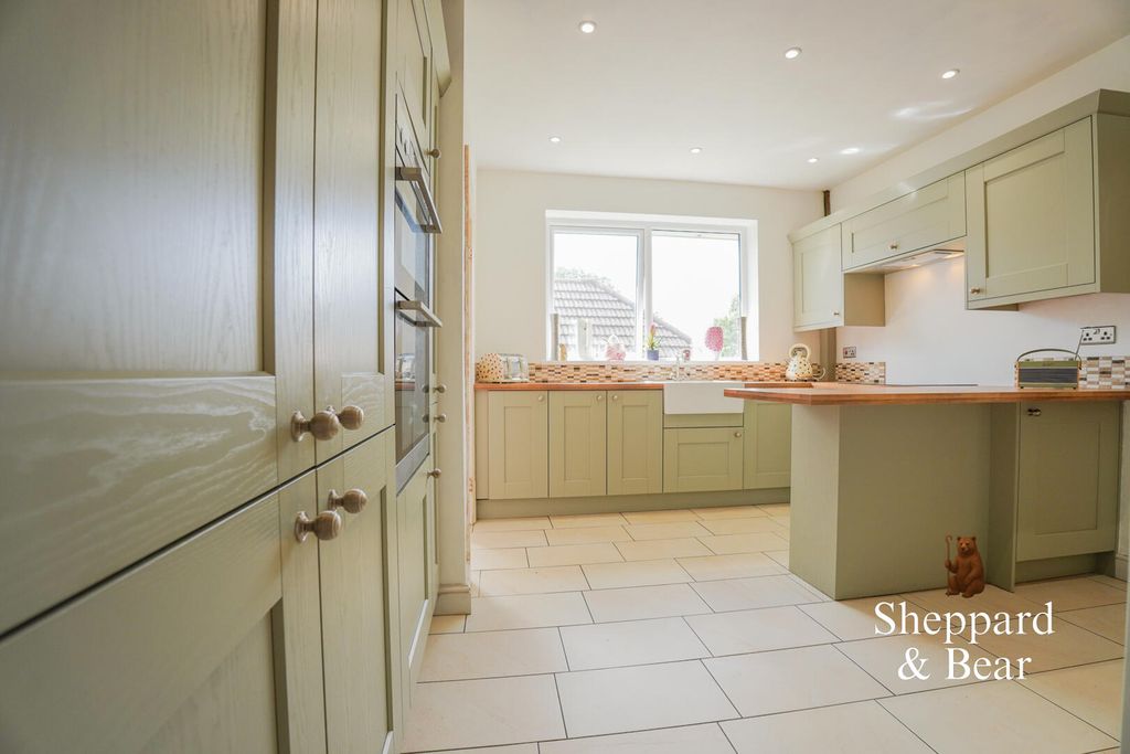 Property photo 2 of 39 Kitchen