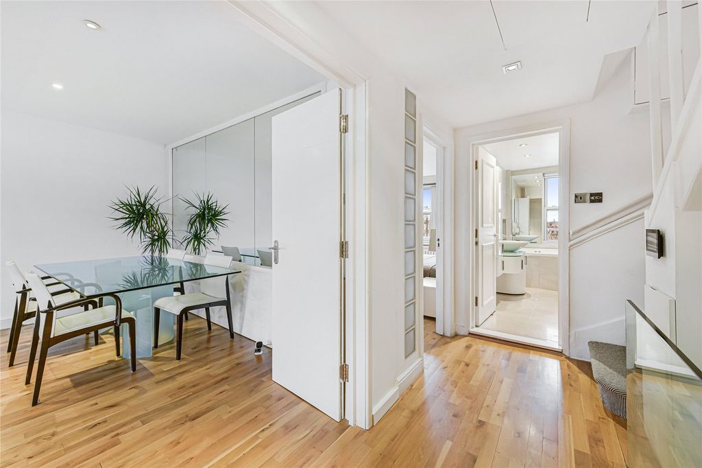 Property photo 3 of 18 Picture No. 04