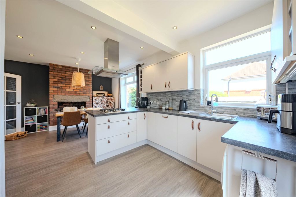 Property photo 3 of 18 Picture No. 23