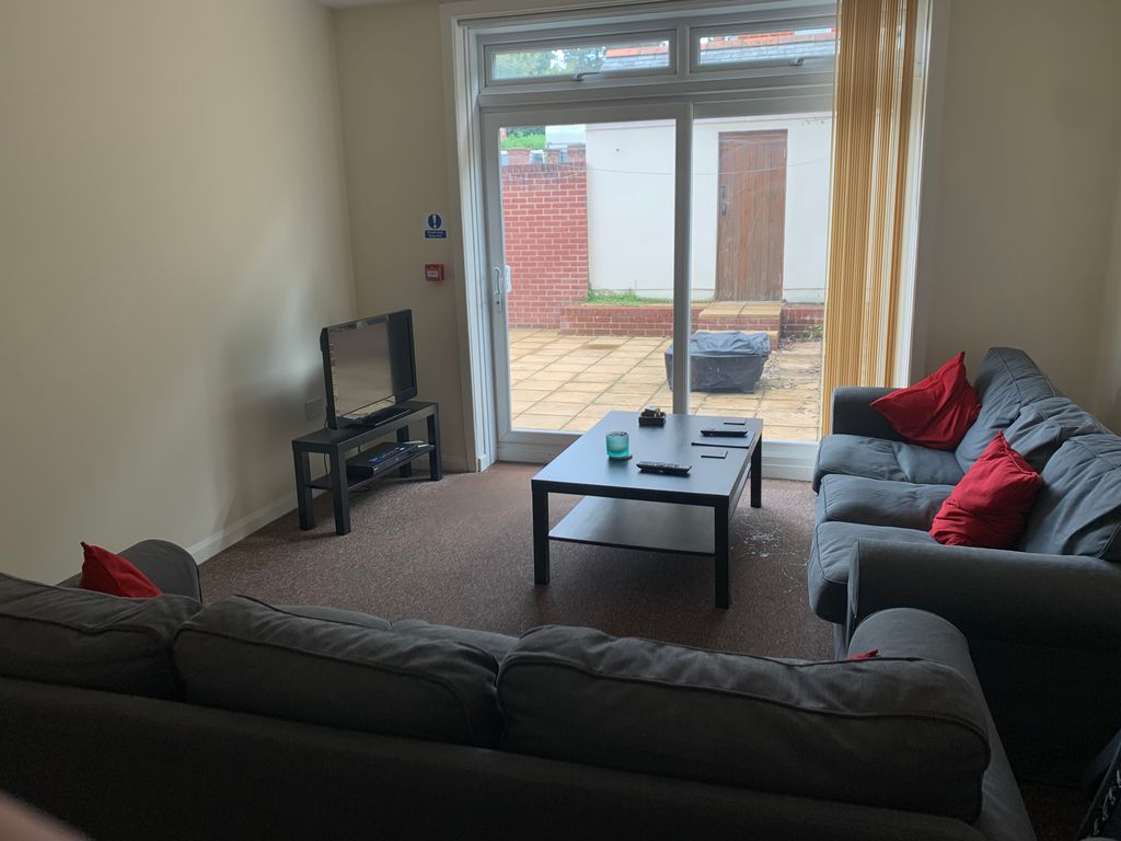 Property photo 3 of 5 Living Room 2Stalbans