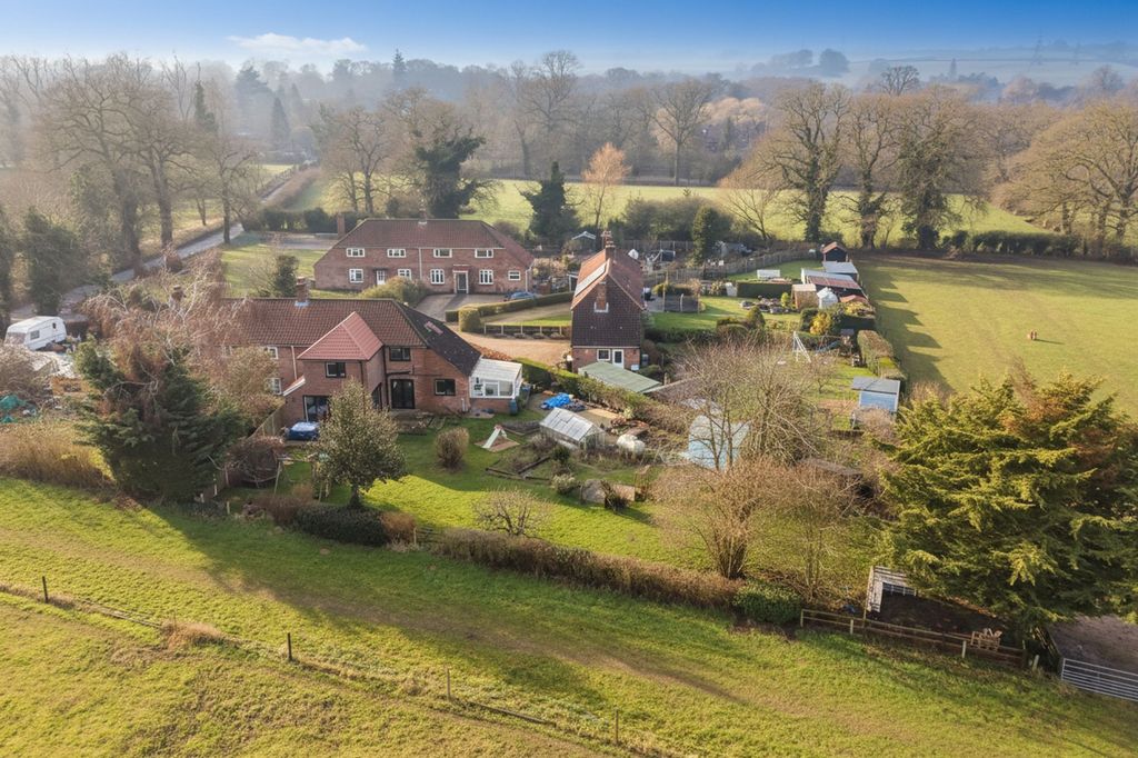 Property photo 2 of 31