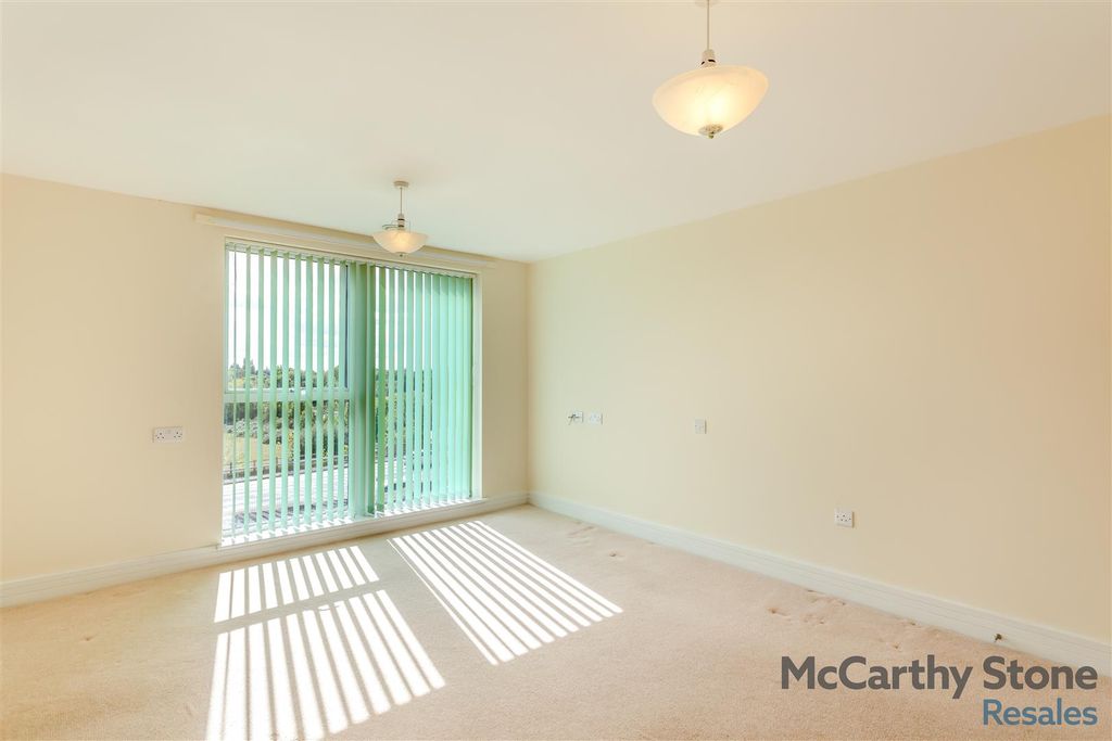 Property photo 3 of 22 8662936-Interior06.Jpg