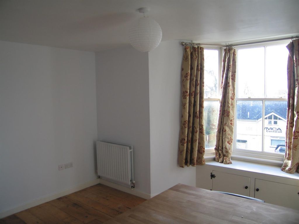 Property photo 3 of 9 Open Plan Living Room