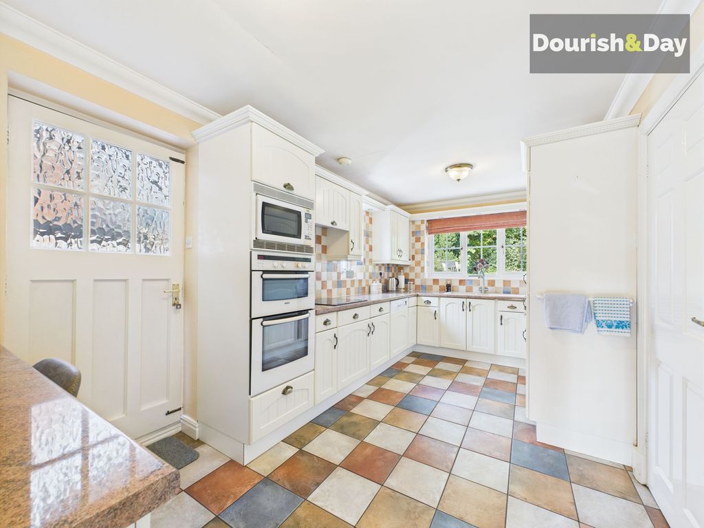 Property photo 2 of 28 Kitchen