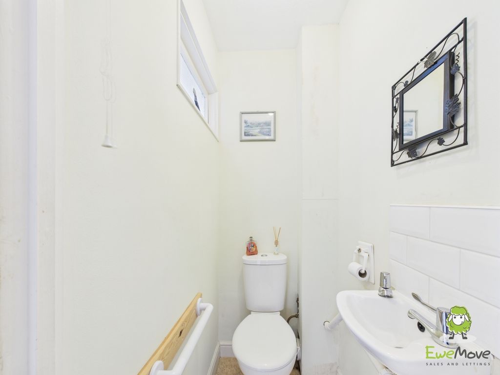 Property photo 3 of 14 WC