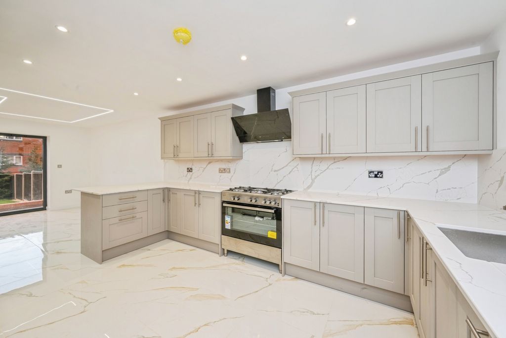 Property photo 3 of 21 Kitchen