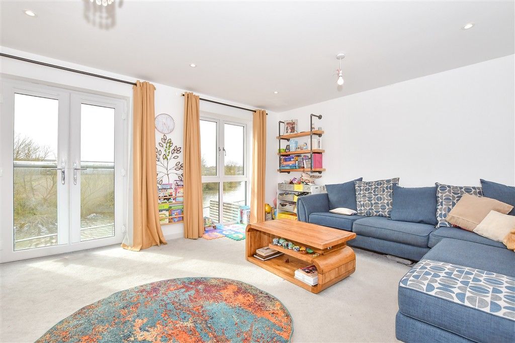 Property photo 3 of 9 Lounge