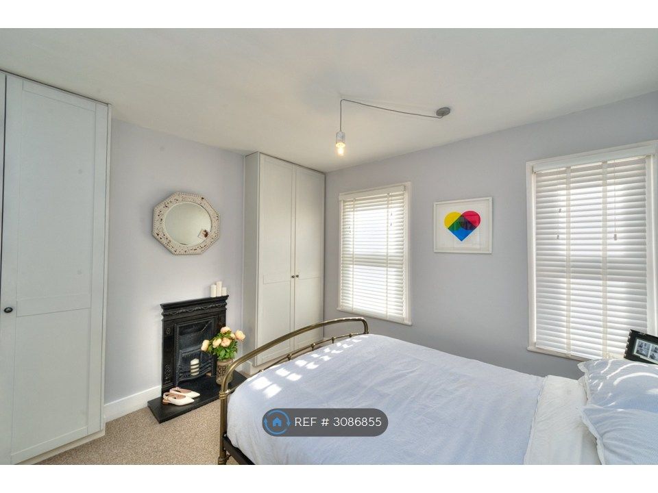 Property photo 2 of 23