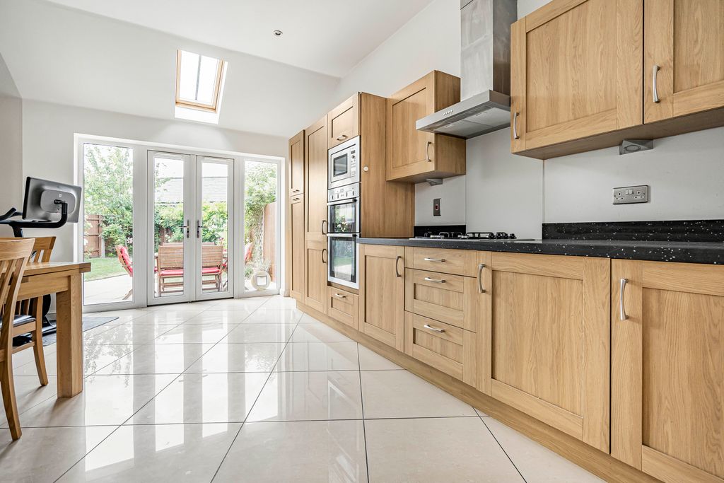 Property photo 3 of 17 Kitchen/Dining Room