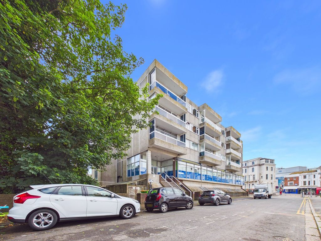 Property photo 2 of 23 Westcliff House