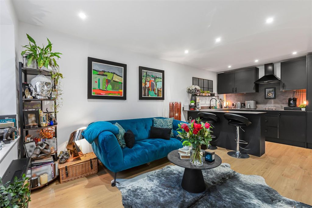 Property photo 3 of 15 9_67531.Jpg