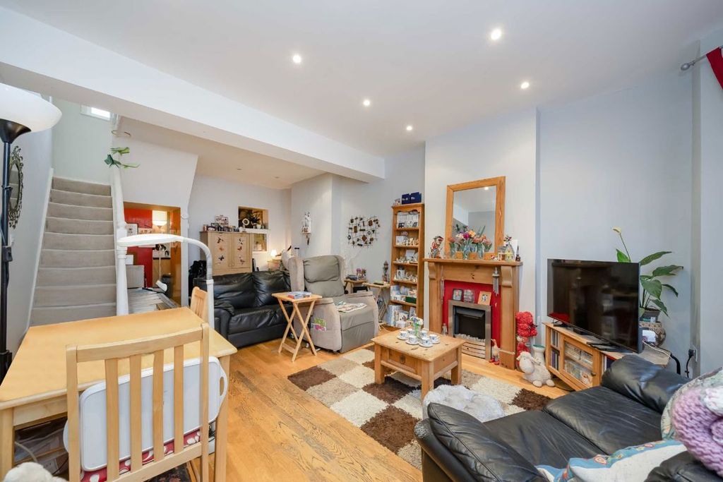 Property photo 2 of 6