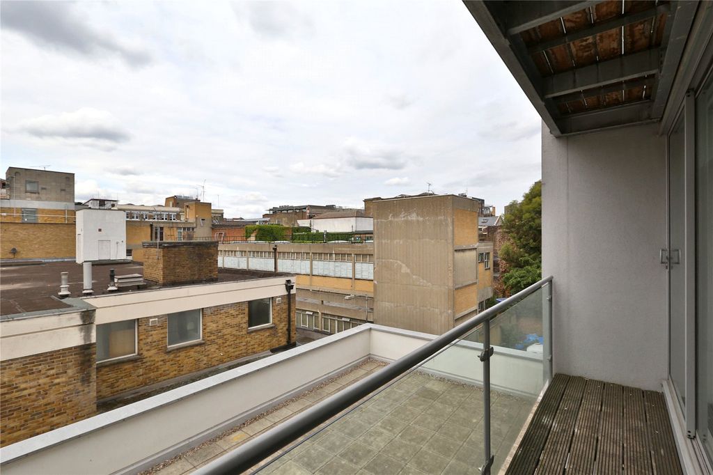 Property photo 2 of 8 Balcony