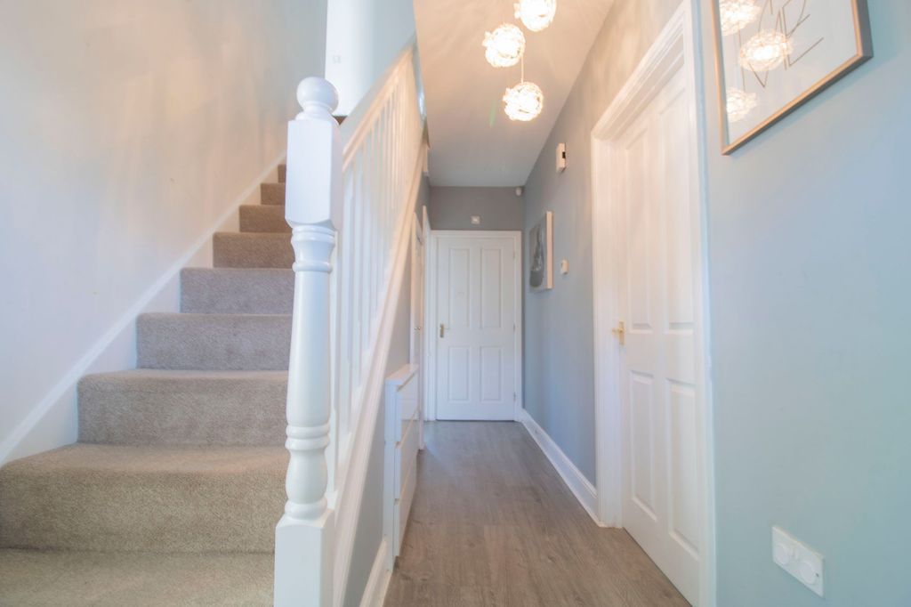 Property photo 2 of 33