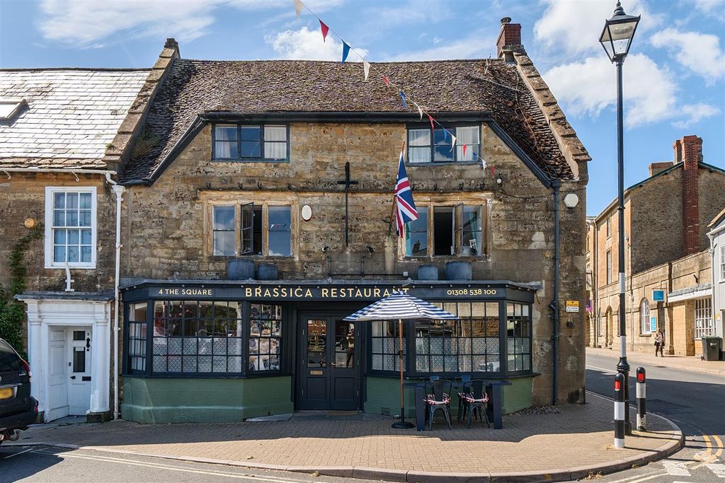 Property photo 1 of 24 4 The Square - External