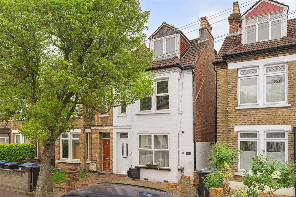 Property photo 3 of 11 35A Saxon Road-12.Jpg