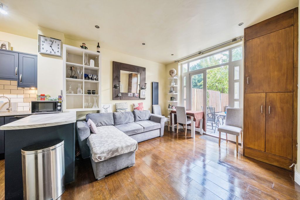 Property photo 3 of 13 Reception