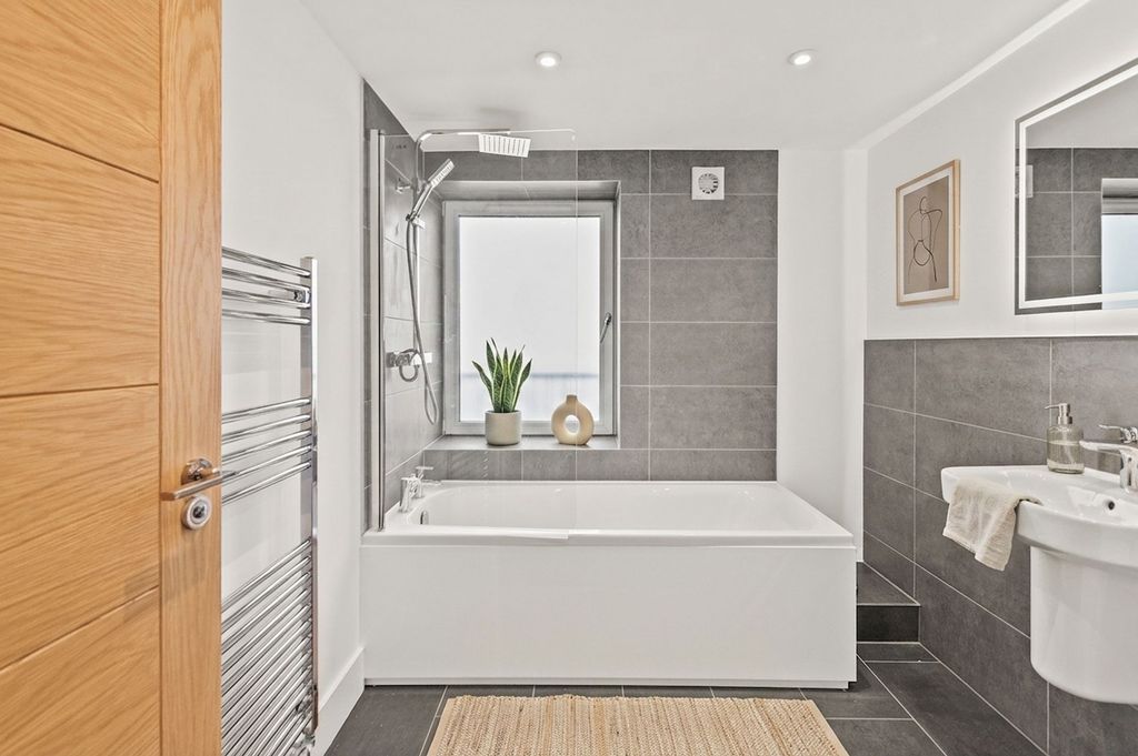 Additional image 9 of 3 bed penthouse for saleHigh Street, Linlithgow EH49