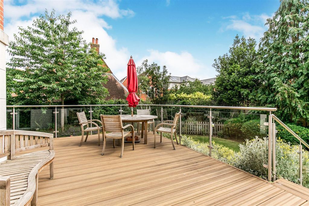 Property photo 1 of 31 Decking Area 2.Jpg