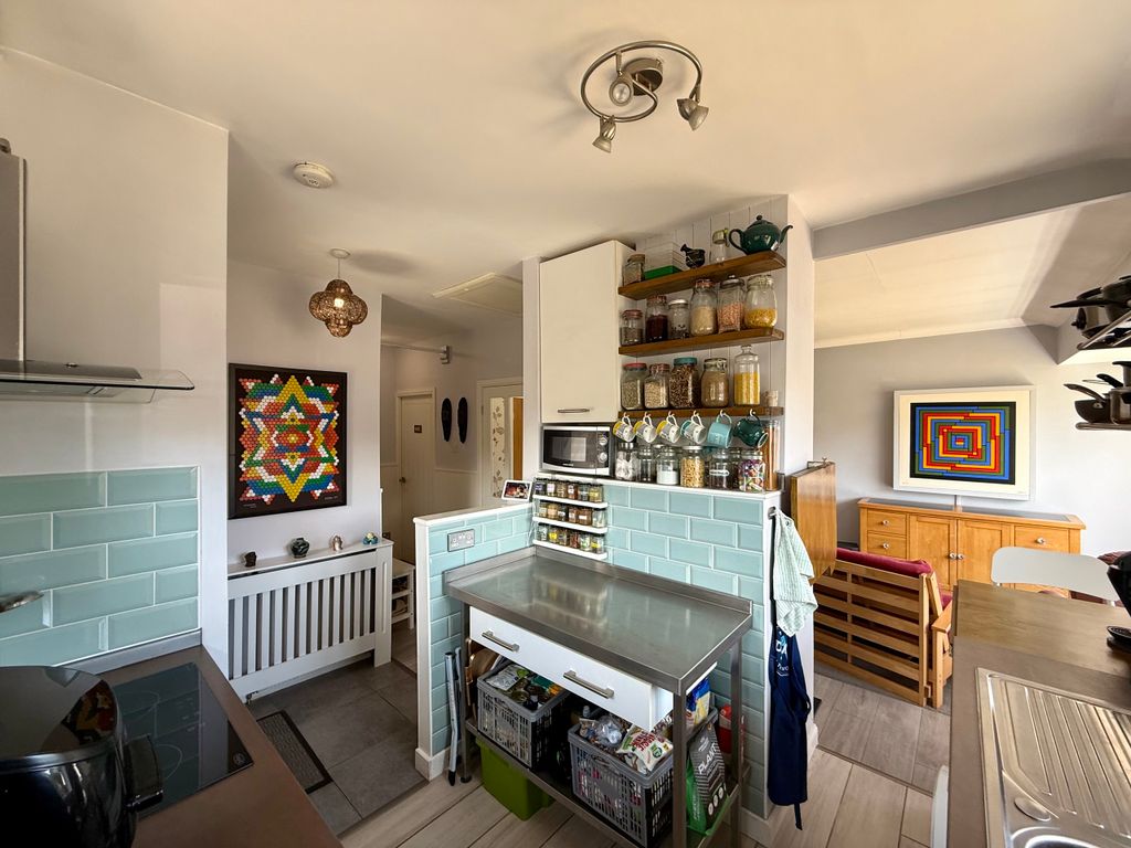 Property photo 3 of 18 Kitchen