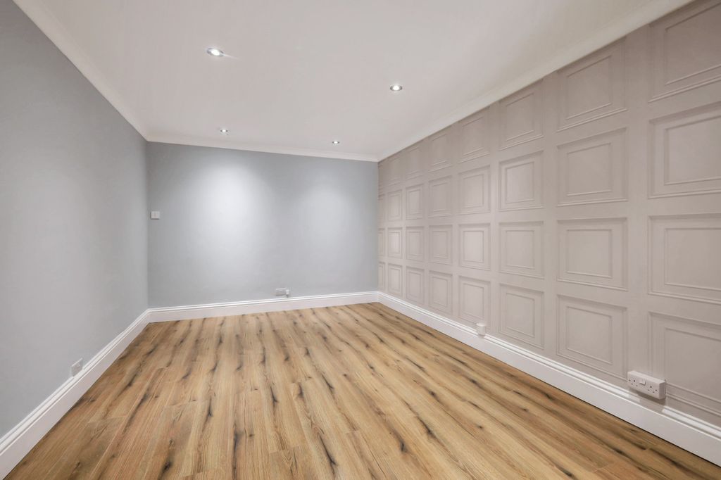 Property photo 2 of 21 4886004