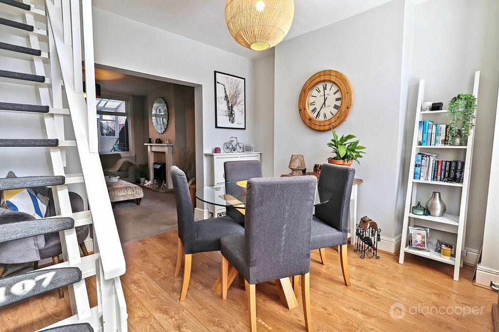 Property photo 2 of 21 5415983