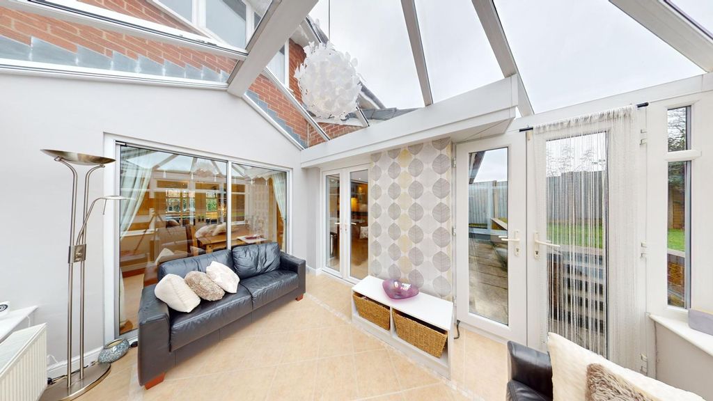 Property photo 3 of 27 Conservatory