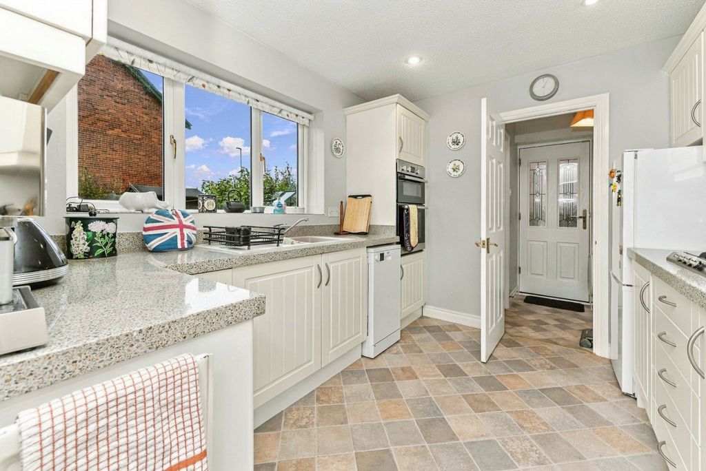 Property photo 3 of 24 Kitchen