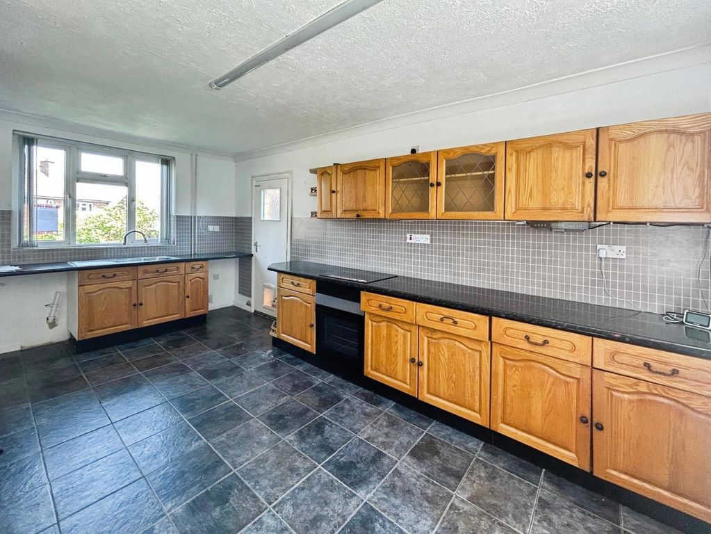 Property photo 2 of 15 Kitchen