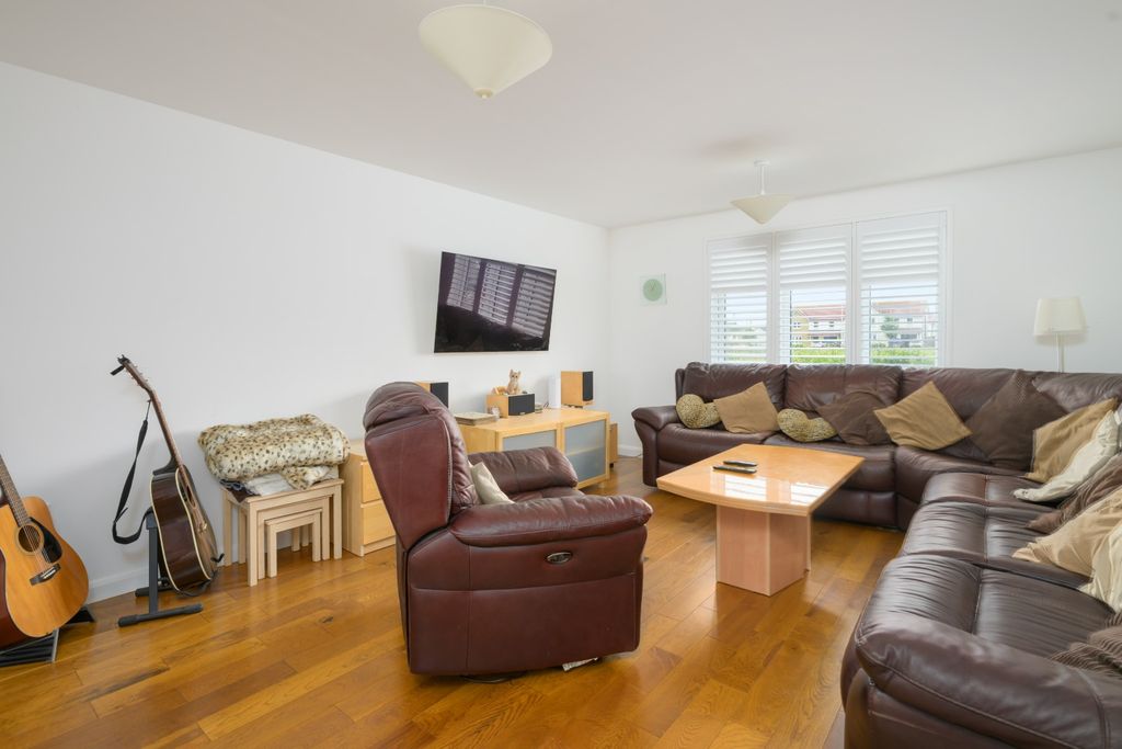 Property photo 3 of 22