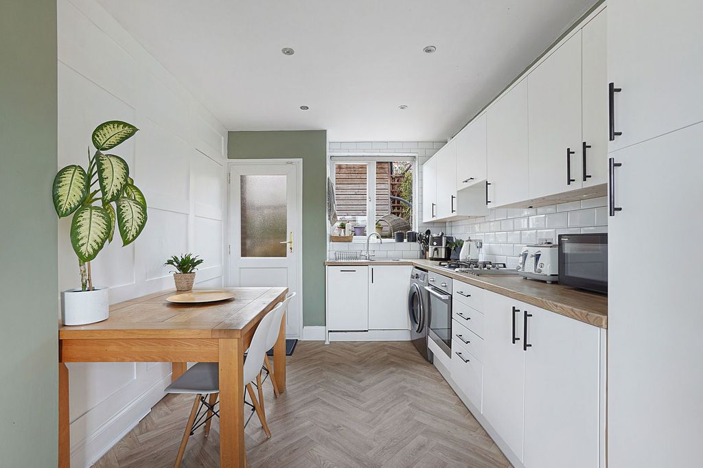 Property photo 2 of 24