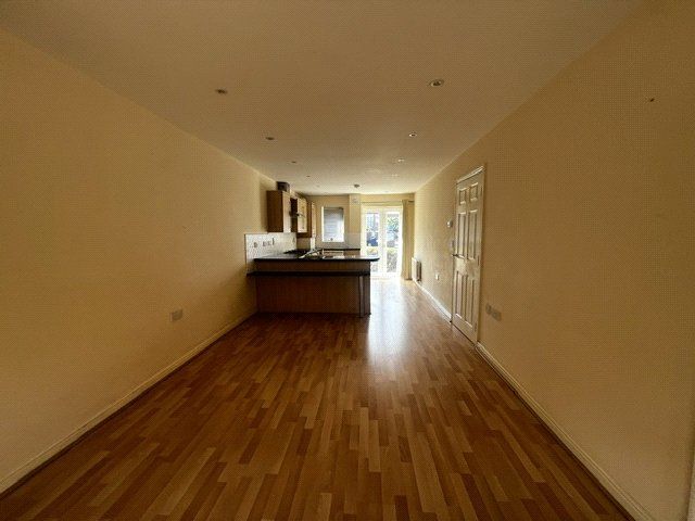 Property photo 2 of 8 Picture No. 11