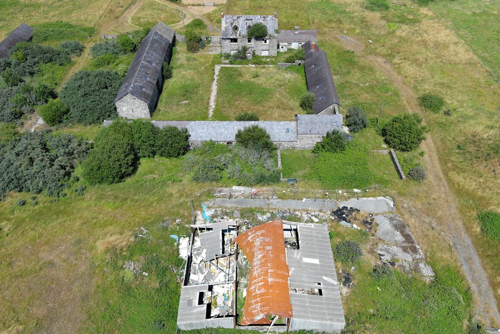 Property photo 2 of 23