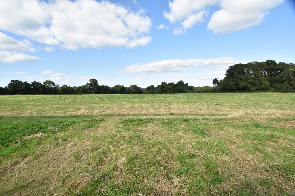 Property photo 3 of 15 Garden View