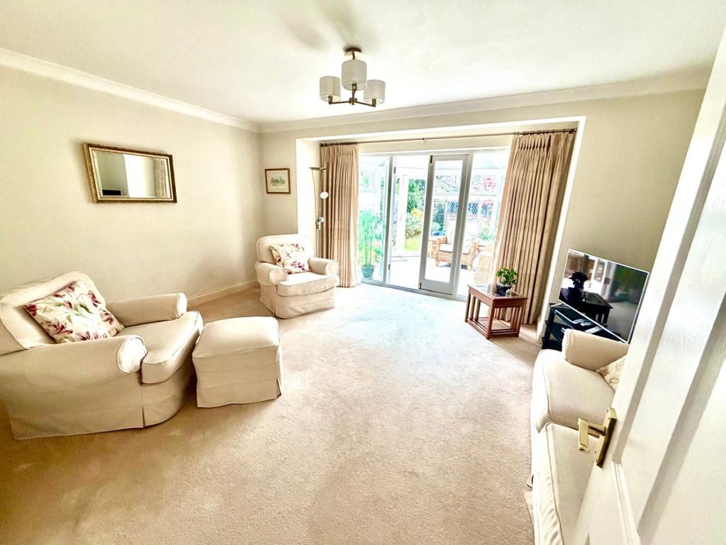 Property photo 2 of 9 Lounge