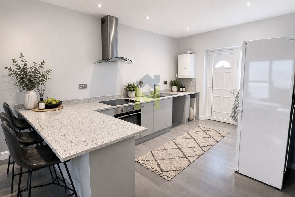 Property photo 2 of 8 Kitchen