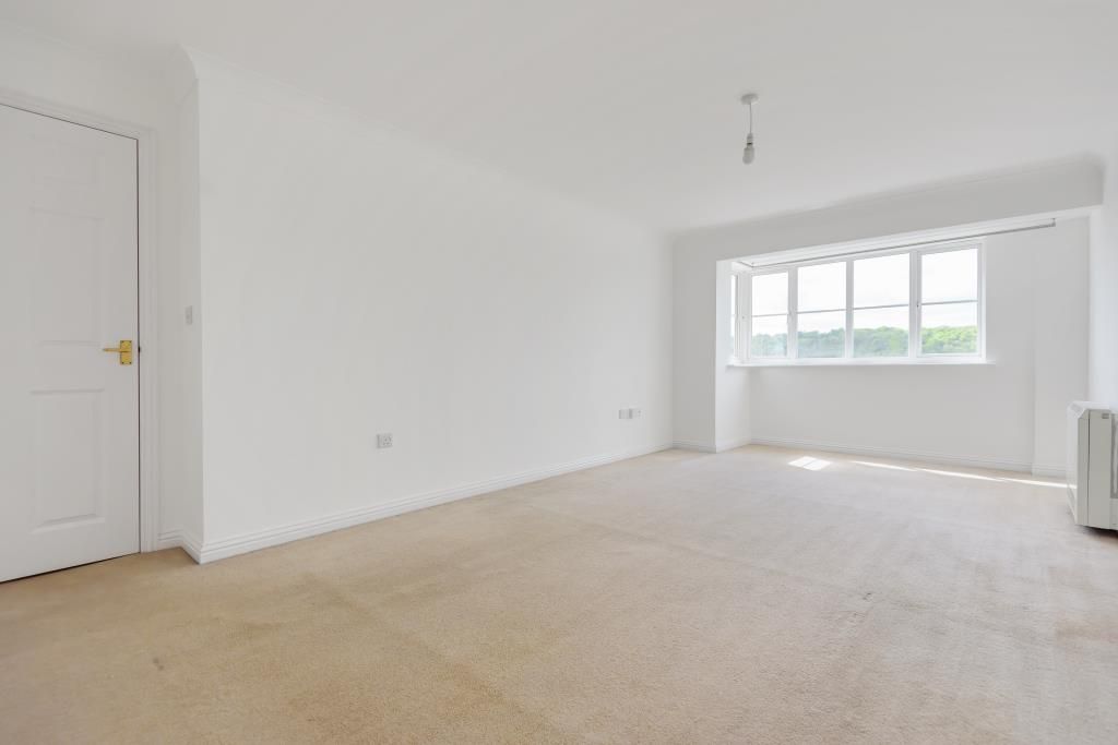 Property photo 2 of 11 Living Area