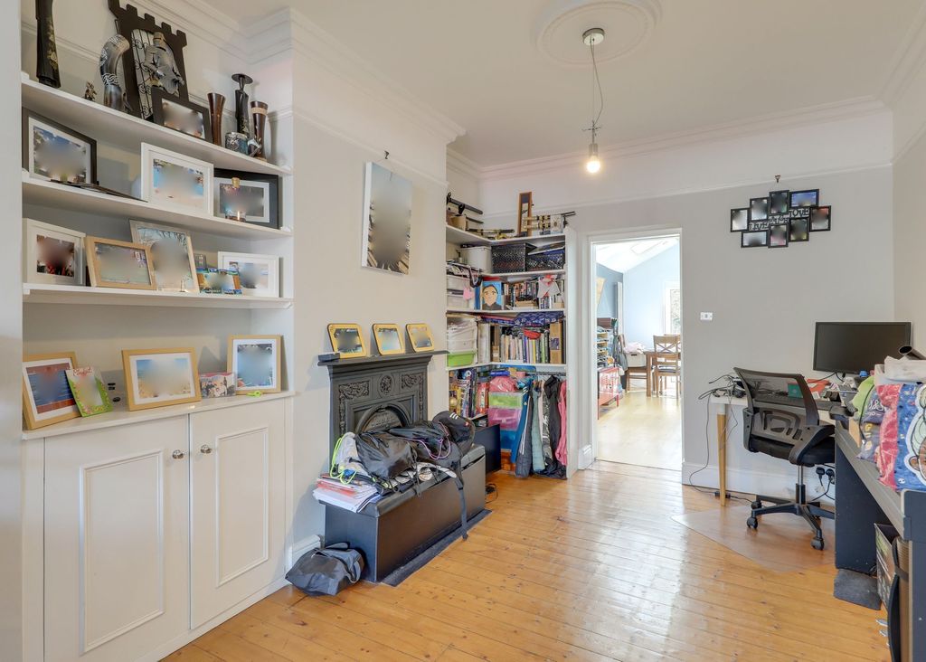 Property photo 3 of 11