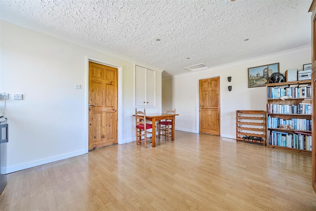 Property photo 3 of 21 1290130-30-6824d3F154Ff5-Arw .Jpg