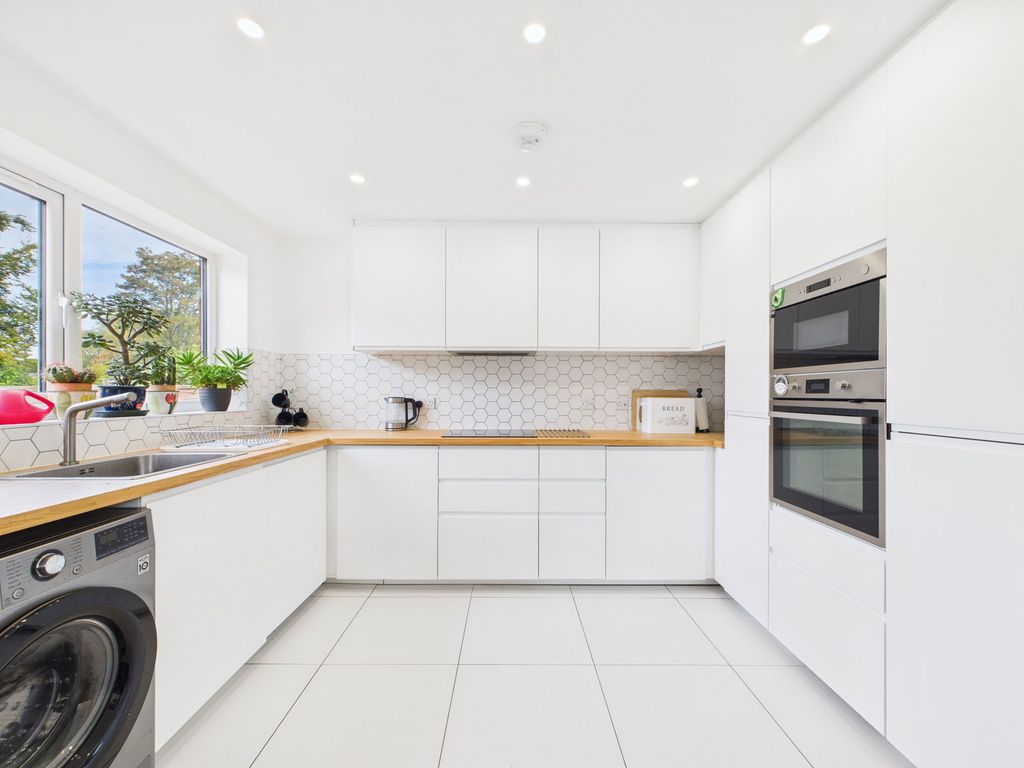 Property photo 2 of 25