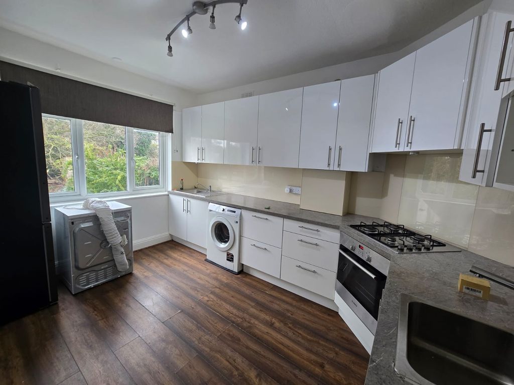 Property photo 2 of 8 Gallery