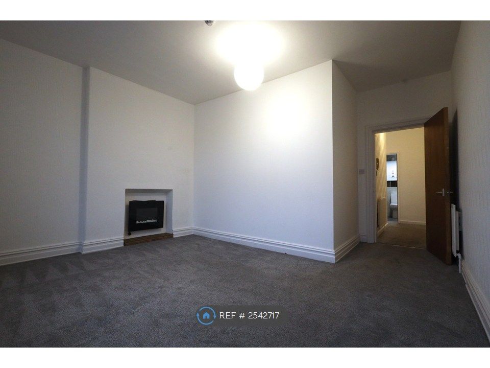 Property photo 3 of 8 Lounge Photo 2