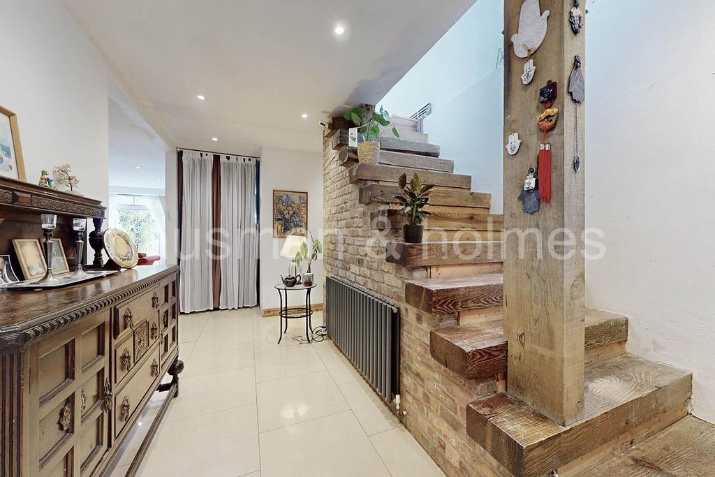 Property photo 3 of 16 W11.Jpg